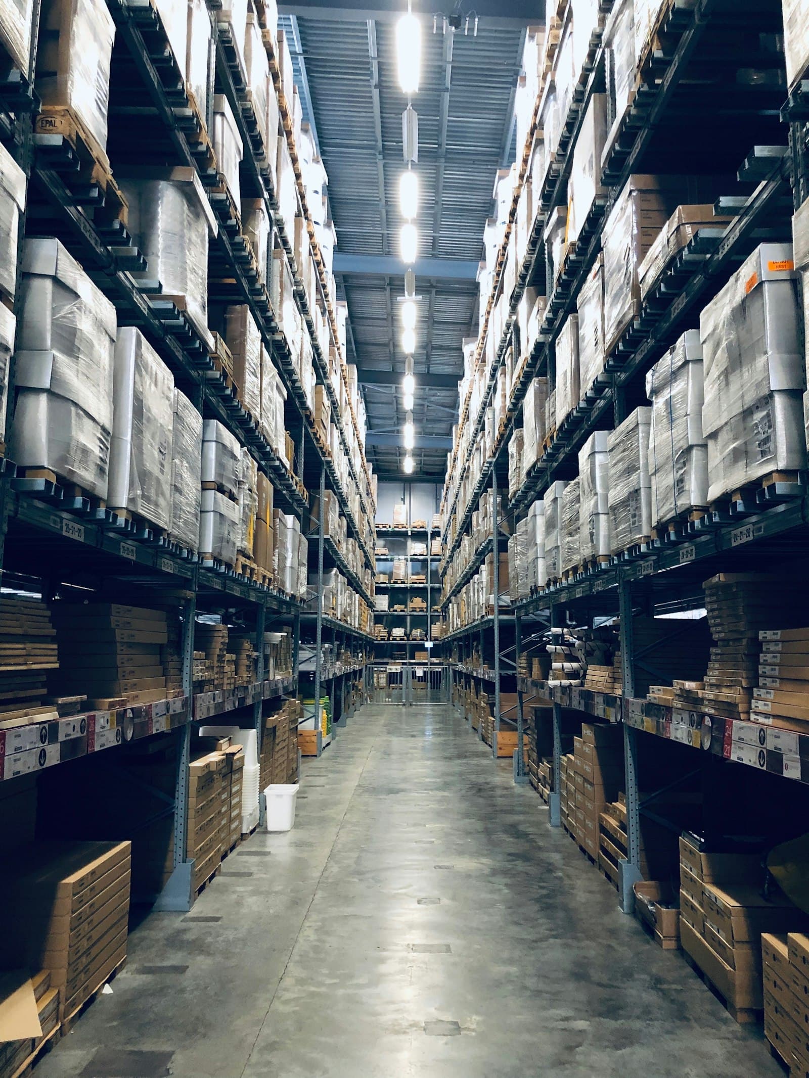 Magazyn centralny części, 4 200 m²